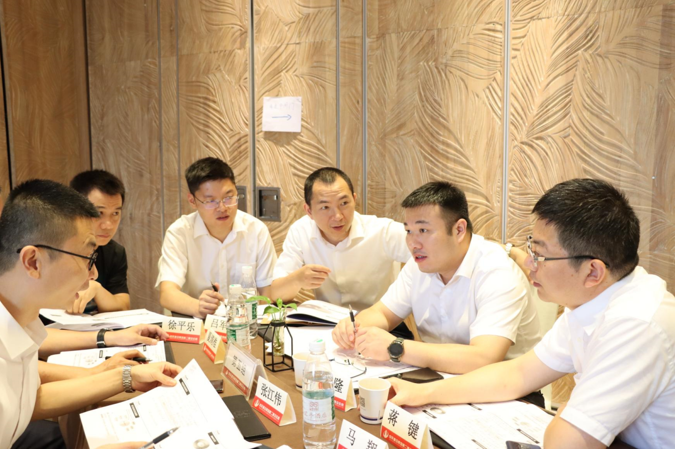 2021年6月25日-26日，抖圈论坛二建组织开展了2021年中高层主管执行力培训。本次培训特邀清华、北大、上海交大总裁班讲师，中国企业家协会特聘高级讲师许晋老师进行授课。