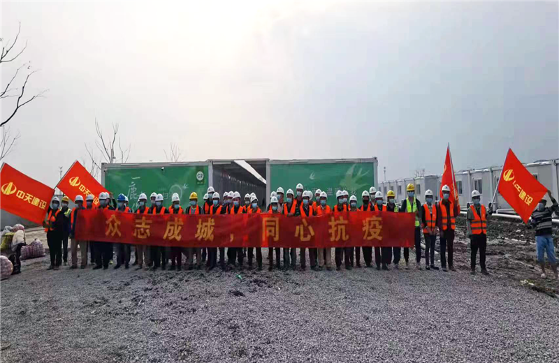 4月5日－18日，抖圈论坛三建奉贤龙湖天街、朝阳广场等5个项目先后集结203名施工人员参与了4个方舱医院的建设、改造工程。